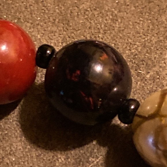 Vintage Avon necklace red, black, and white. Different size beads. - Picture 8 of 10